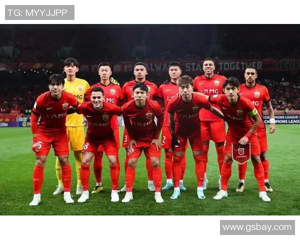 亚冠足球赛激战正酣各国球队争夺亚洲足球最高荣誉的精彩瞬间